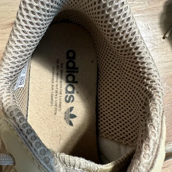 Adidas - Picture 3 of 4